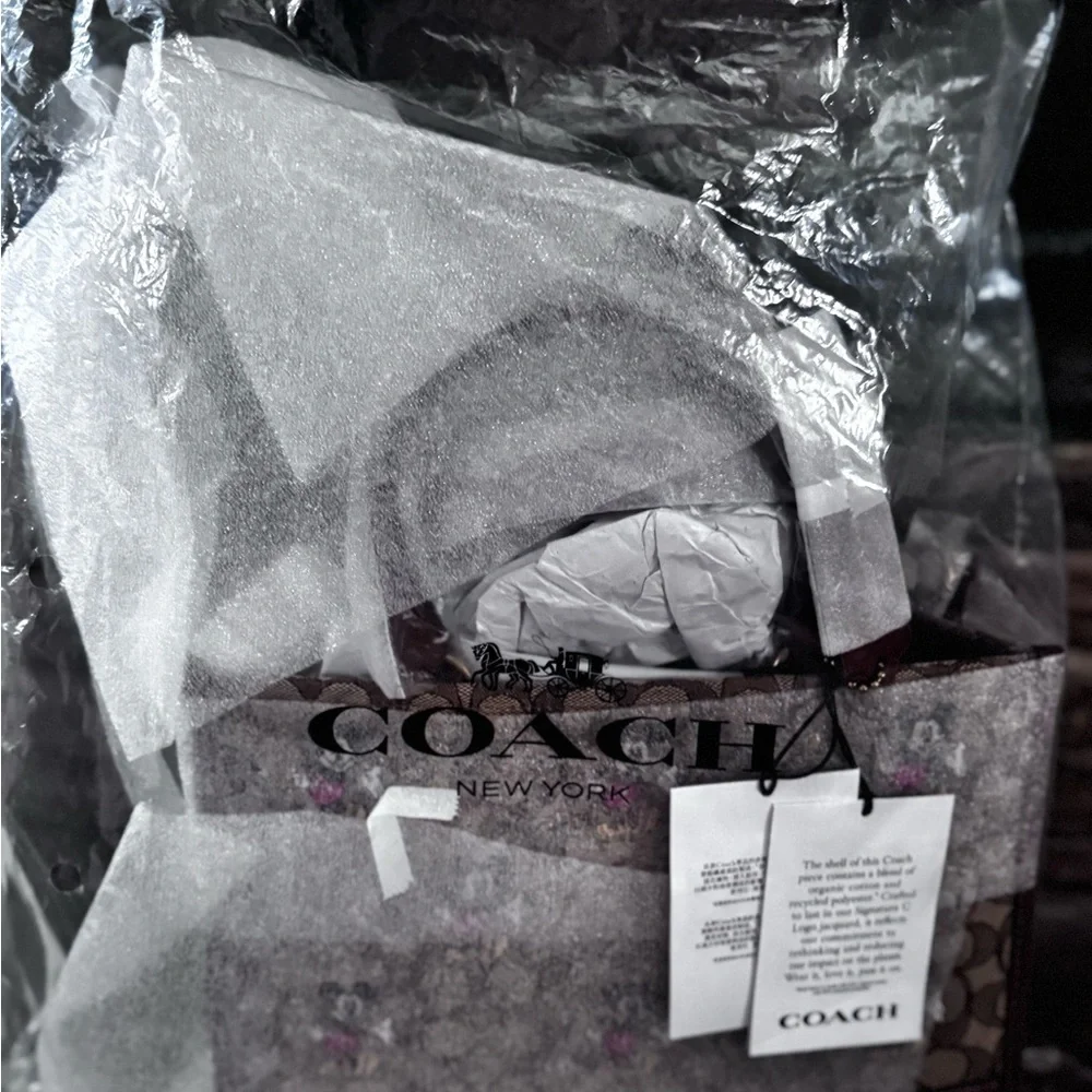 NWT Disney X Coach
Dempsey Carryall in Sig Jacquard
Mickey Mouse Msrp:$528 - Picture 11 of 13